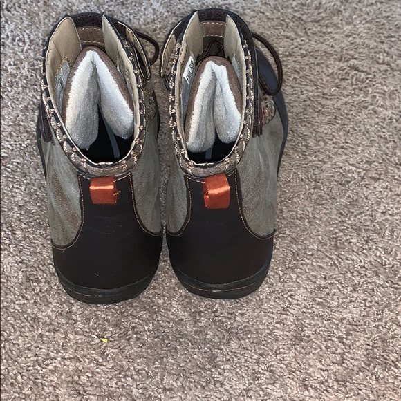 Merrell J41 brown hiking boots. - Picture 3 of 4